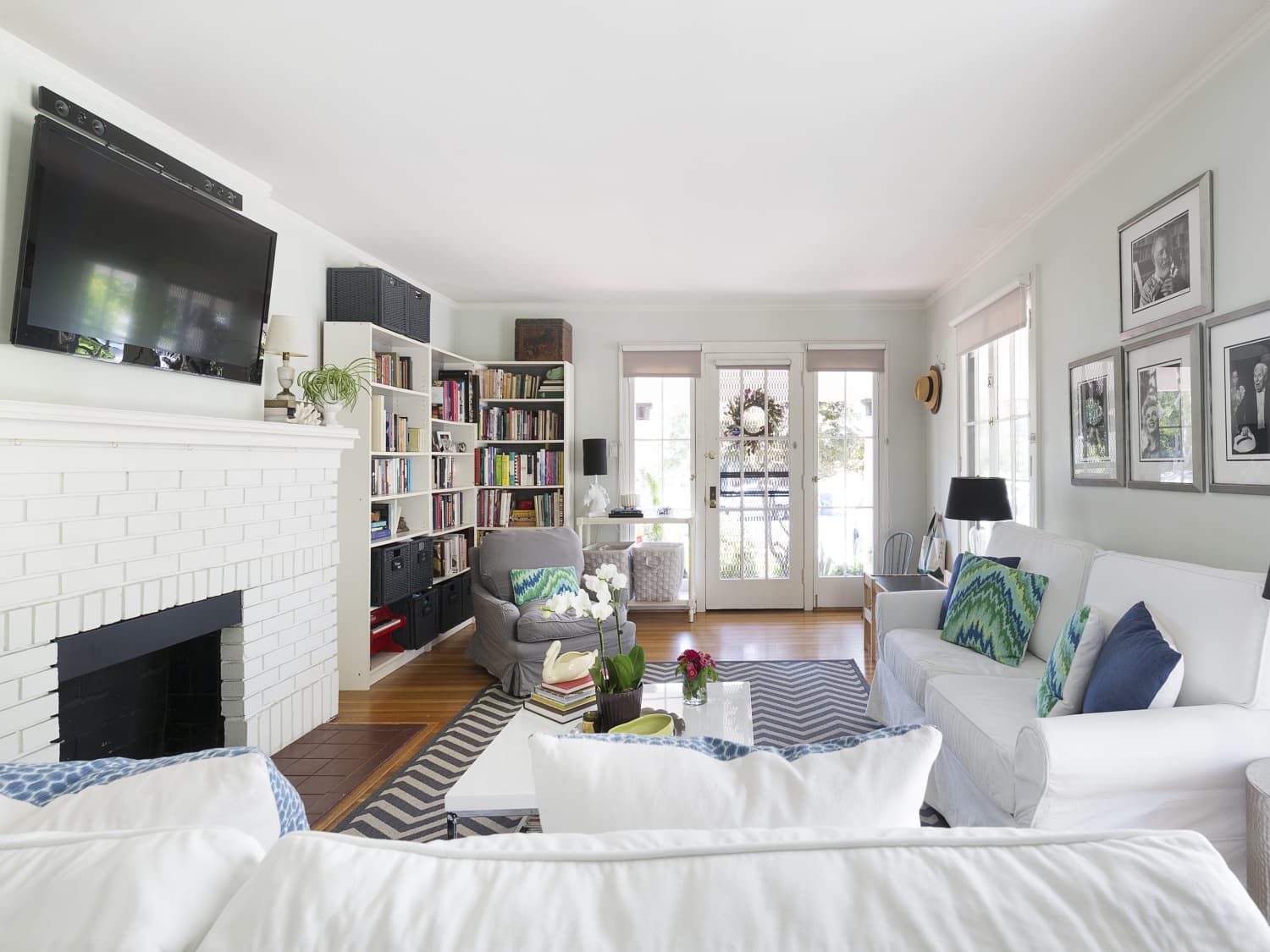 Living room seating for 8 top